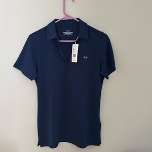 NWT Vineyard Vines Navy Blue 4 Button Shirt
Size Small